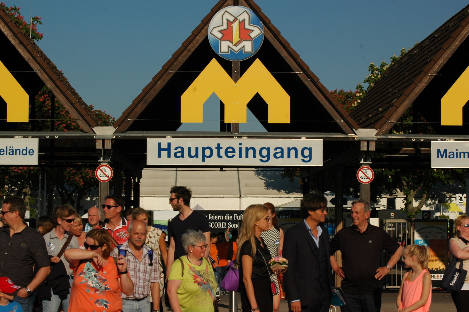 Main entrance to Mannheim's Maimarkt fairground, home to the Maimarkthalle where Time Warp's German edition is held.